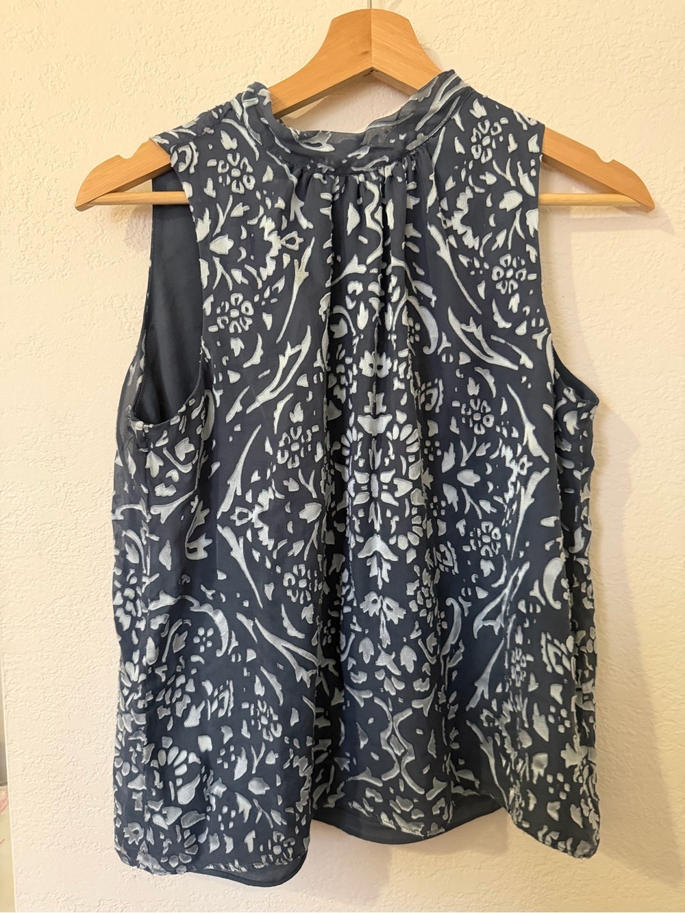 White House Black Market Sleeveless Floral Print Mock Neck Top - Blue- Sz Small